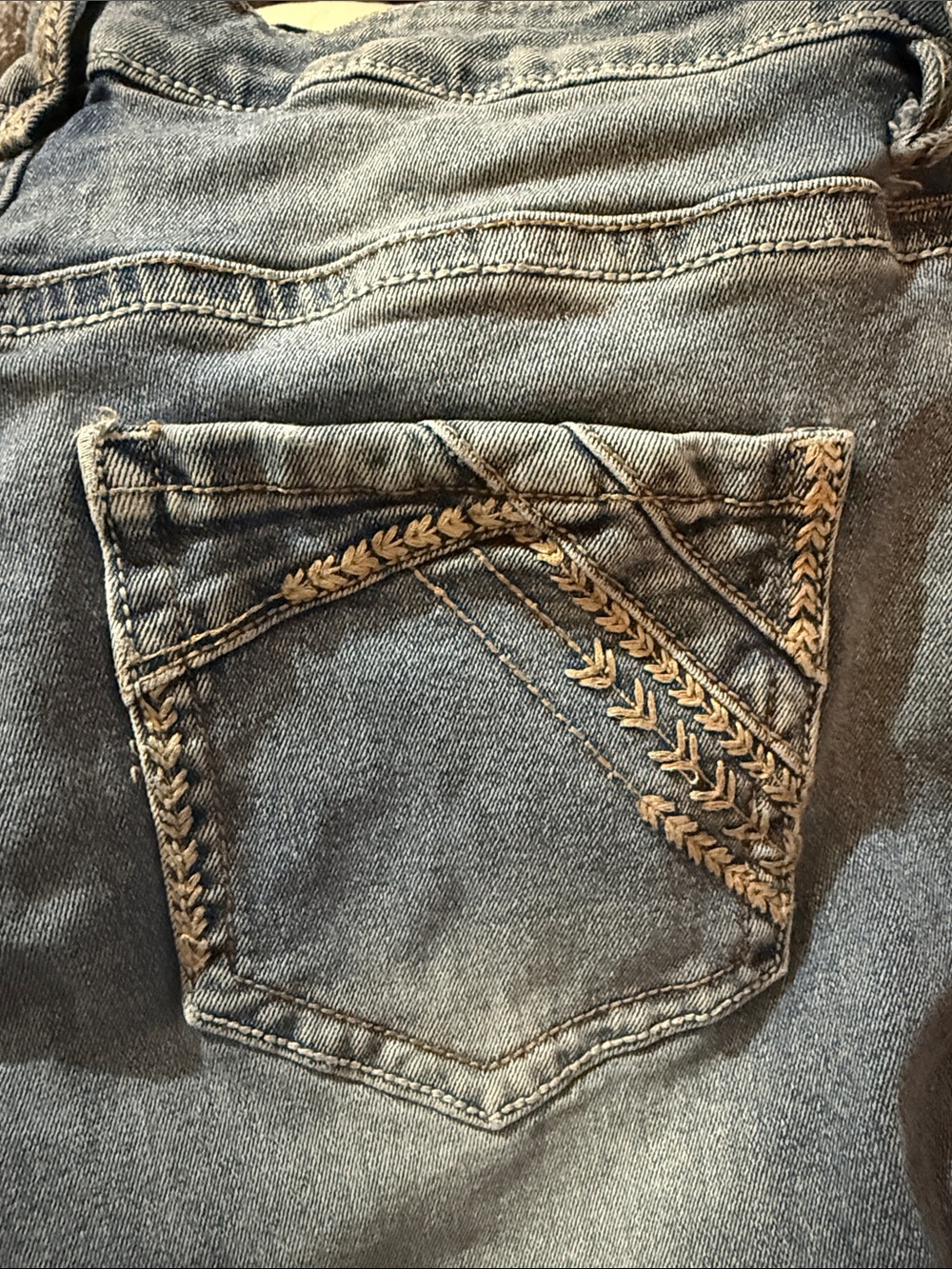 Women’s Light Wash Boot Cut Jeans with Embroidered Back Pocket